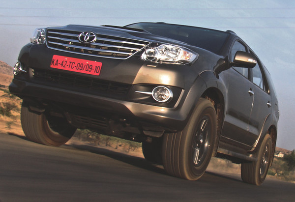 Toyota Fortuner Diesel Petrol MT Vs Honda CR V Diesel Petrol