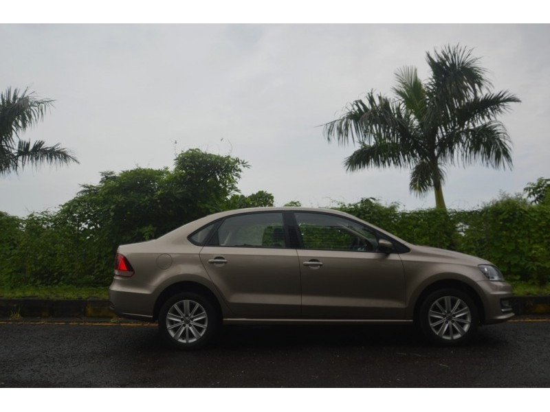 volkswagen vento vs hyundai 4s fluidic verna2